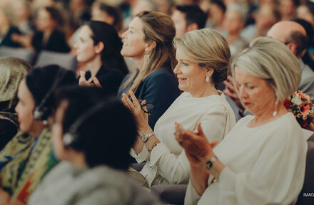  Hosting the Womed Awards & Vrouwennet in the presence of Her Majesty Queen Mathilde - Foto 1