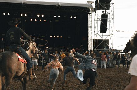 Into the Dust - Foto 1