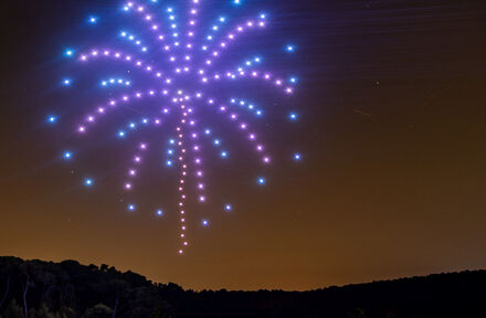 Spectacle de drone lumineux pour le 14 juillet à Cabriès - Foto 1