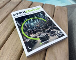 Le livre d'événements à succès est désormais disponible en anglais – commandez-le dès maintenant ! Le livre d'événements à succès est désormais disponible en anglais – commandez-le dès maintenant !